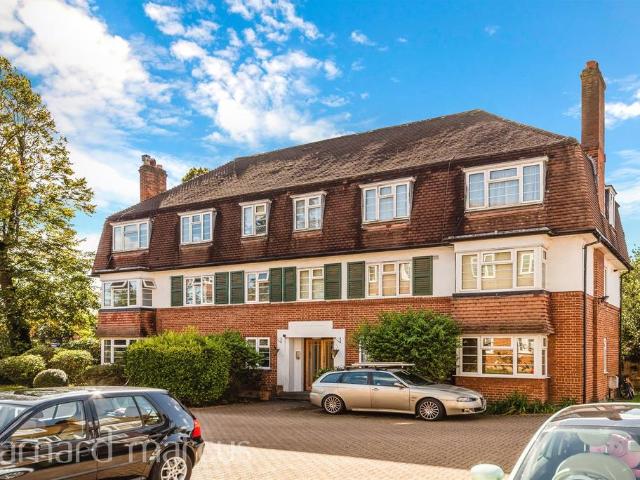 Flat for rent in Hook, Greater London