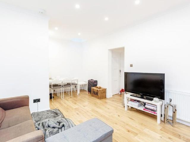Apartment for rent in London Borough of Merton, Greater London