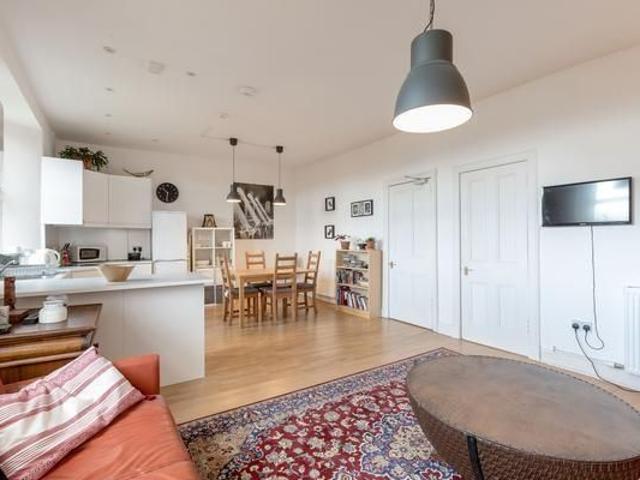 Apartment for rent in Stenhouse, Scotland