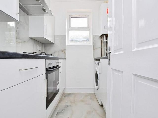 Apartment for rent in Upton Park, Greater London
