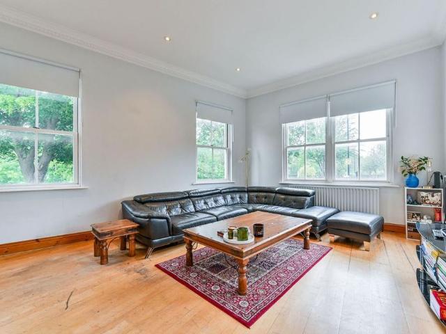Apartment for rent in Highbury, Greater London