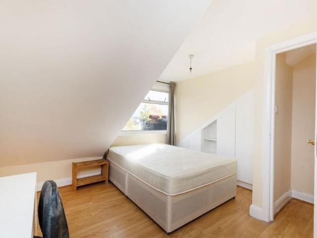 Apartment for rent in London Borough of Merton, Greater London