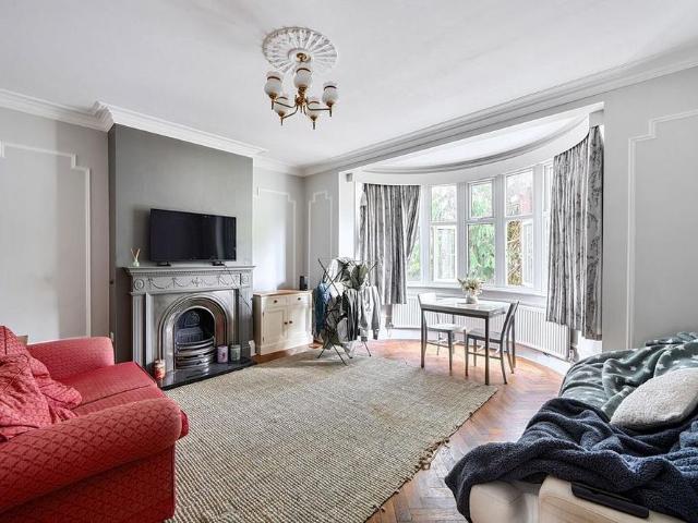 Apartment for rent in Carshalton Beeches, Greater London