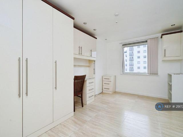 Flat for rent in London Borough of Hounslow, Osterley