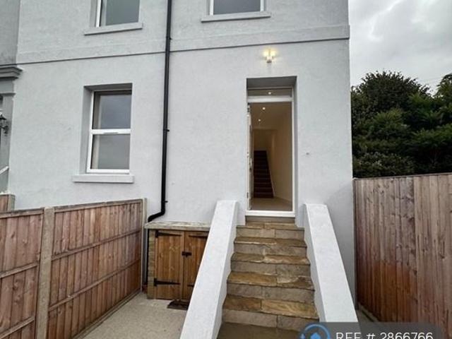 Flat for rent in Hythe, Folkestone