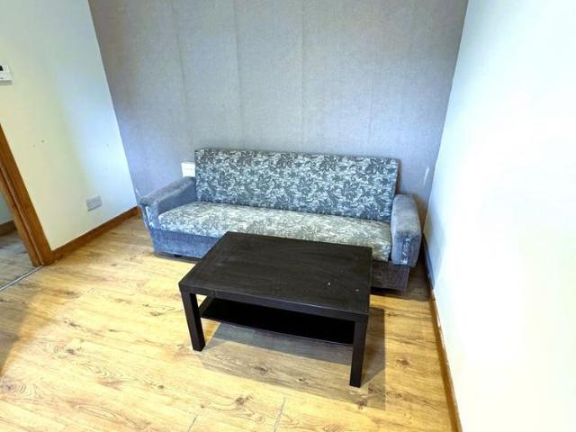 Apartment for rent in Seven Kings, Greater London
