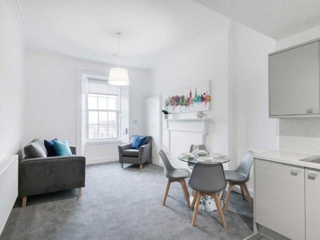 Apartment for rent in Gayfield, Broughton