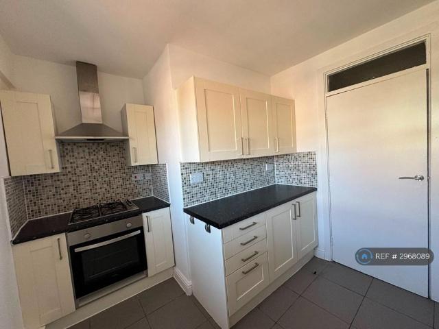 Flat for rent in Chinatown, Calderstones
