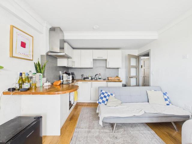 Flat for rent in Streatham Hill, Greater London