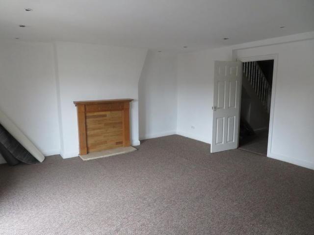 Apartment for rent in Deeplish, Burnedge