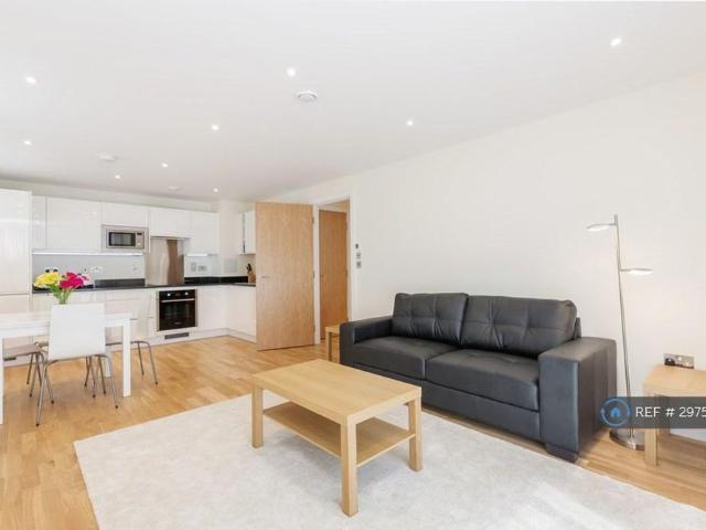 Apartment for rent in Poplar Grove, Greater London