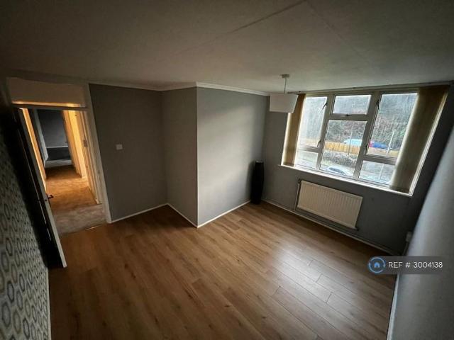 Apartment for rent in Trosnant, Griffithstown