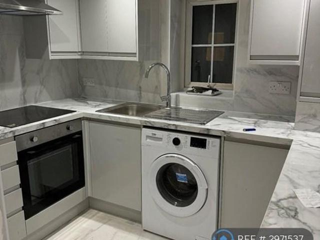 Flat for rent in West Kensington, Greater London