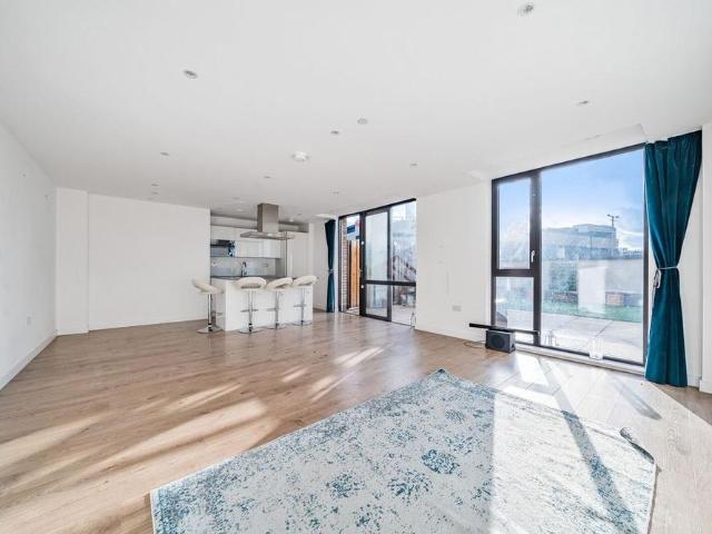 Apartment for rent in London Borough of Newham, Greater London
