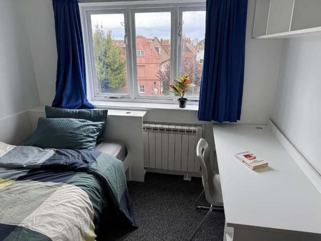 Room for rent in St. Mildred's, The Bridge