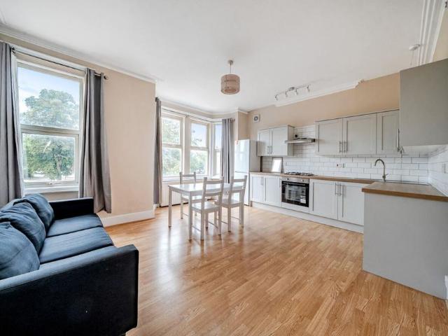 Apartment for rent in London Borough of Merton, Mitcham