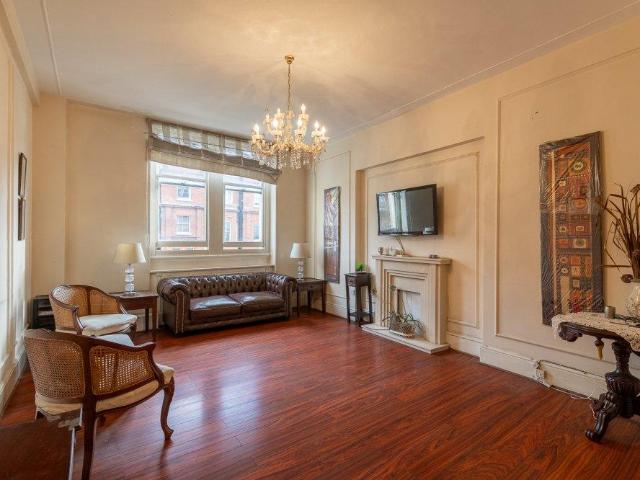 Flat for rent in Brompton, Greater London