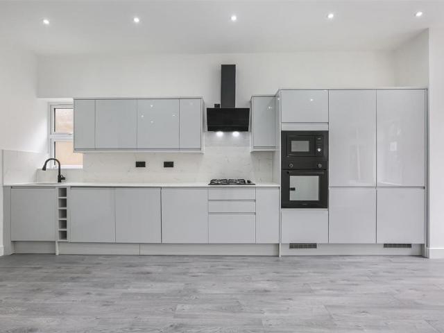 Flat for rent in London Borough of Sutton, Greater London