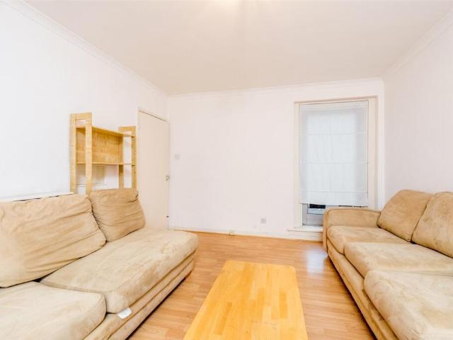 Flat for rent in Battersea, Isle Of Man