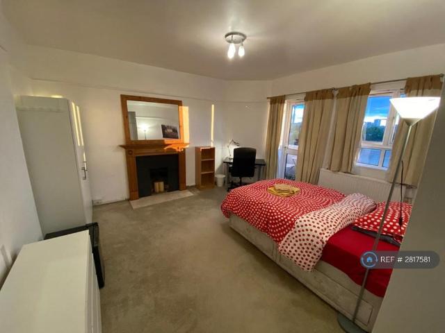 Flat for rent in Somers Town, Greater London