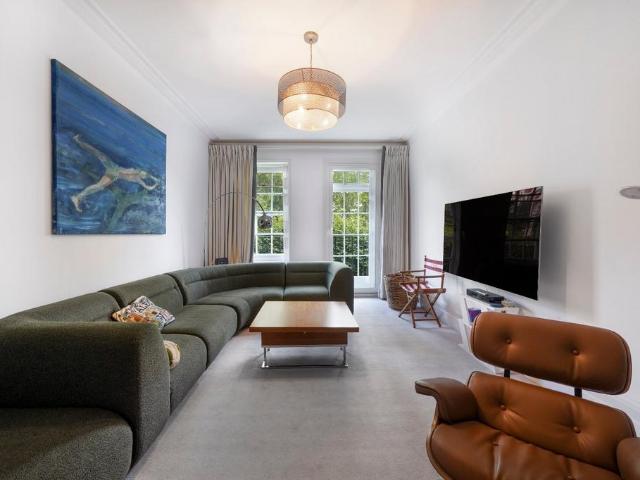 Flat for rent in St. John's Wood, Greater London