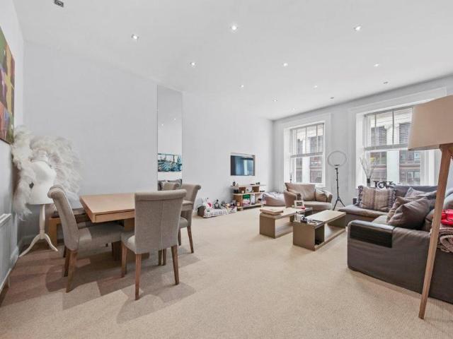 Flat for rent in Brompton, Greater London