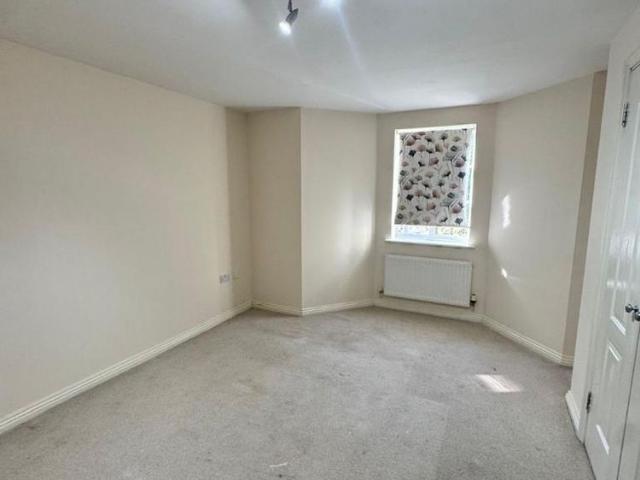 Apartment for rent in Little Stanmore, Greater London
