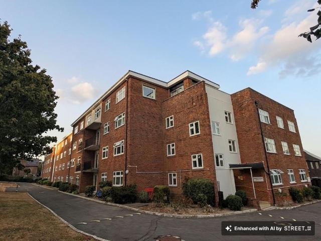 Flat for rent in Bassett, Southampton