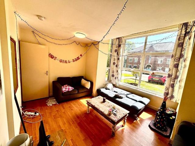 Apartment for rent in Hyde Park, West Yorkshire