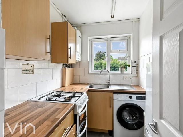 Apartment for rent in London Borough of Croydon, Waddon