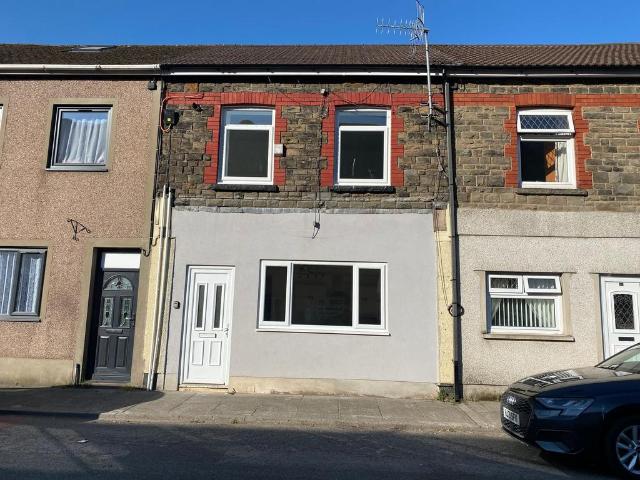 Flat for rent in Cwm, Wales