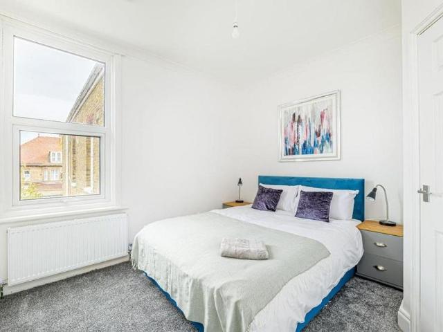 Apartment for rent in Cliftonville West, Acol