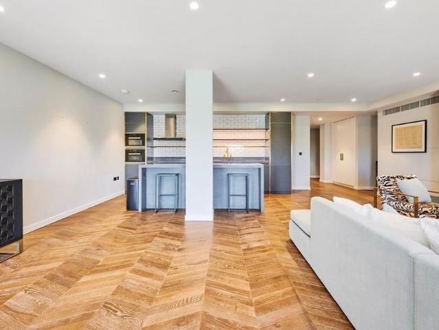Apartment for rent in Falcon Estate, Greater London