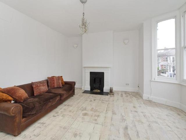 Apartment for rent in North Kensington, Greater London