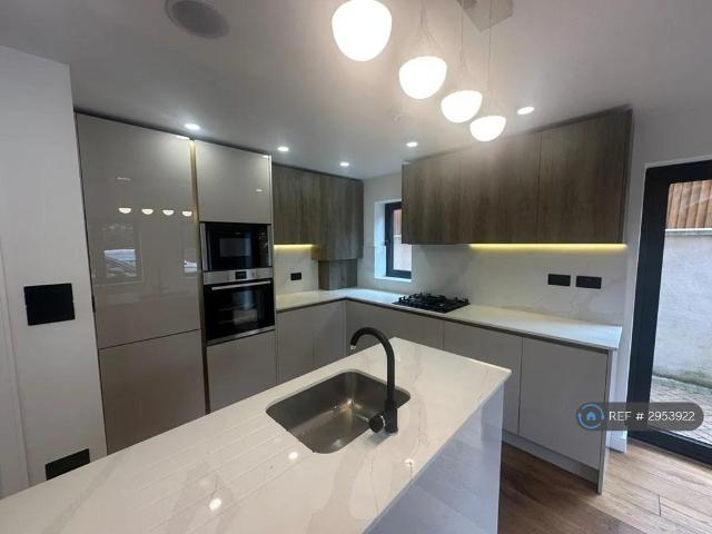 Flat for rent in London Borough of Croydon, Kenley