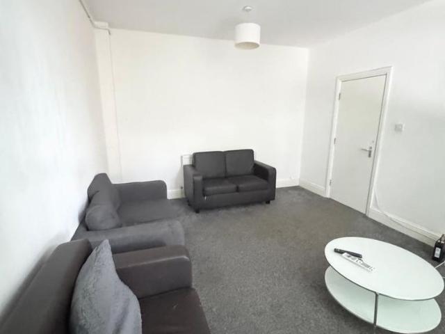 Apartment for rent in Hyde Park, West Yorkshire