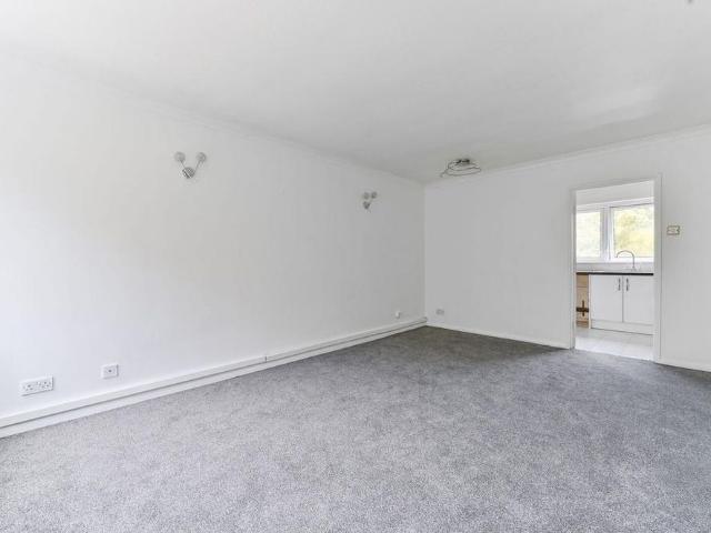 Apartment for rent in London Borough of Croydon, Waddon