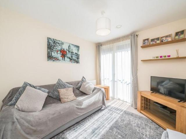Apartment for rent in London Borough of Hounslow, Heston