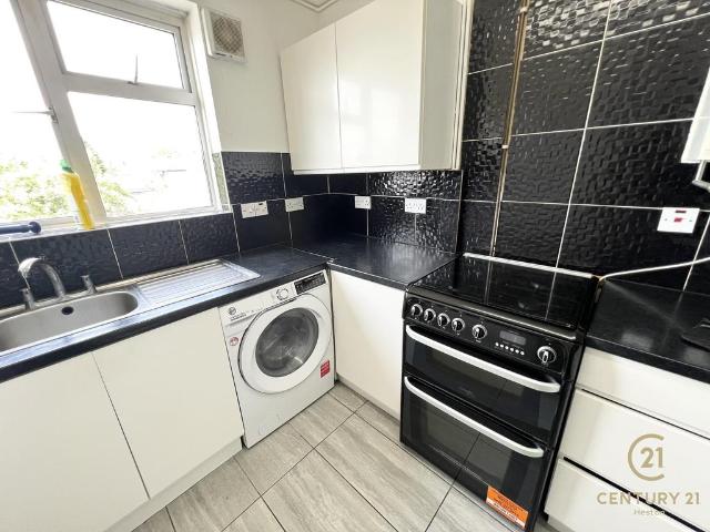 Flat for rent in London Borough of Ealing, Greenford