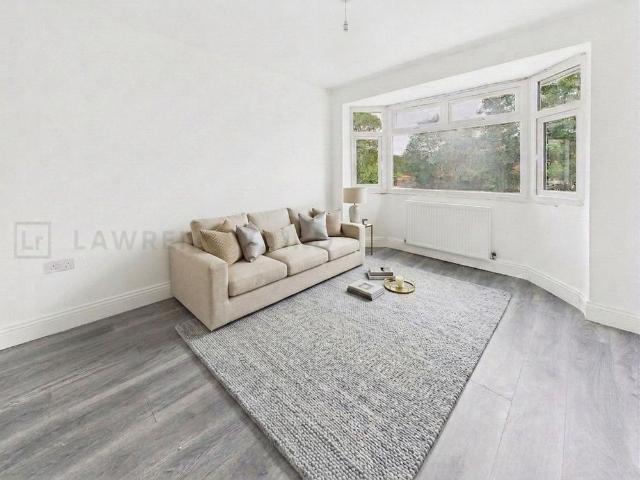 Apartment for rent in London Borough of Ealing, Greenford
