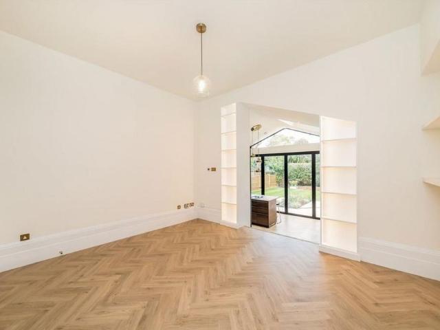 Apartment for rent in London Borough of Lewisham, Brockley
