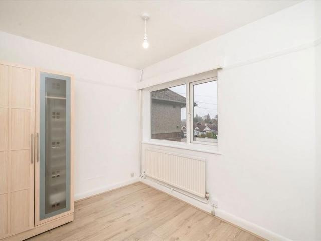 Apartment for rent in London Borough of Ealing, Greenford