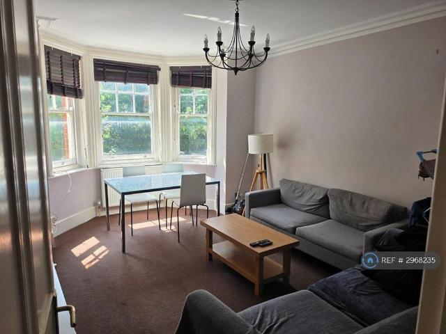 Apartment for rent in West Kensington, Greater London