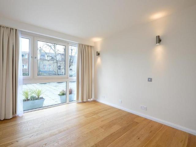 Apartment for rent in North Sheen, Greater London