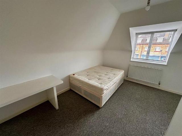 Apartment for rent in Cowley, Greater London