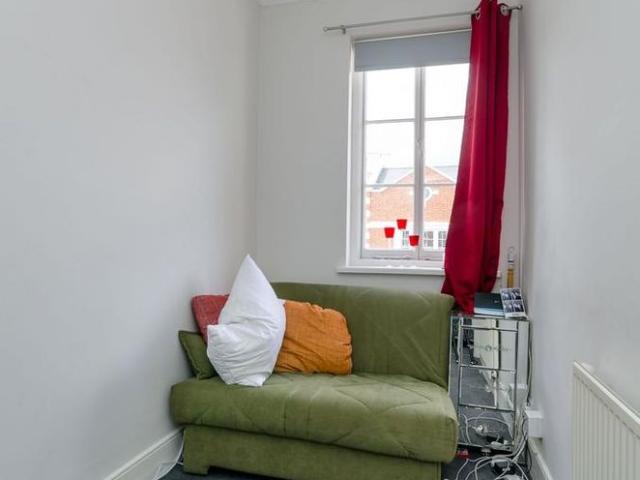 Apartment for rent in West Kensington, Greater London