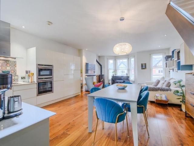 Apartment for rent in London Borough of Richmond upon Thames, Greater London