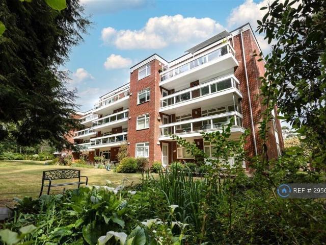 Flat for rent in Branksome Chine, Canford Cliffs