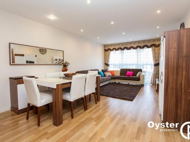 Apartment for rent in Little Stanmore, Greater London