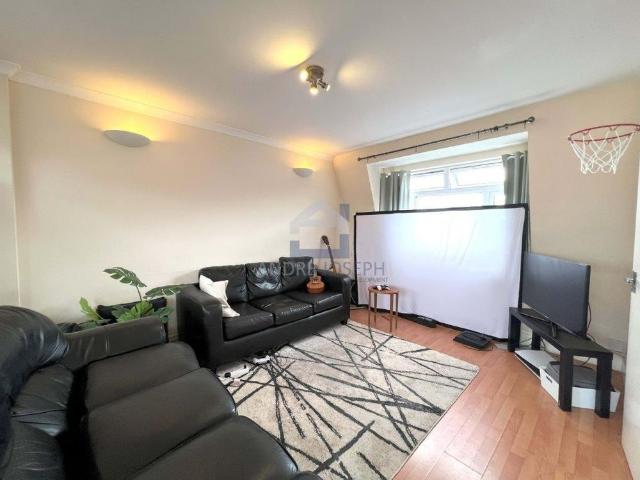 Apartment for rent in Furzedown, Greater London